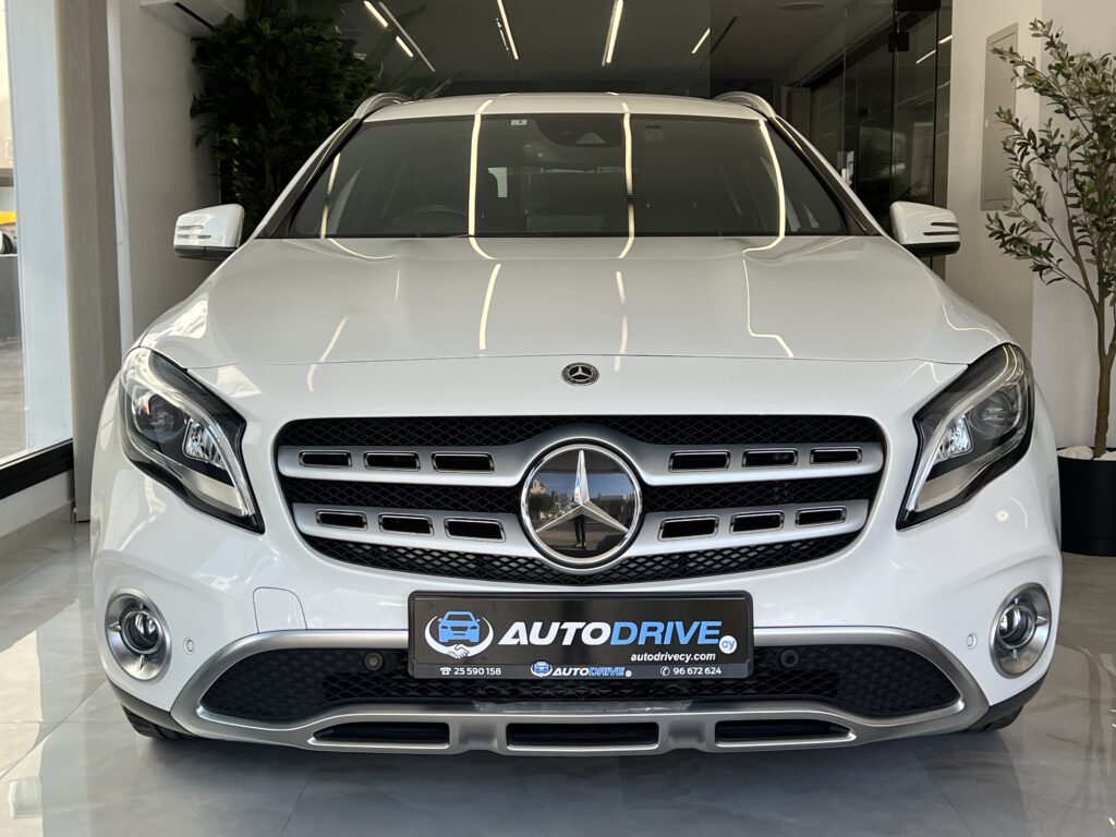 MERCEDES BENZ GLA220