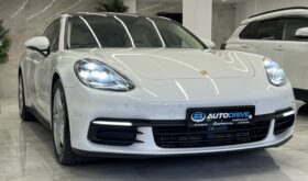 PORSCHE PANAMERA 4