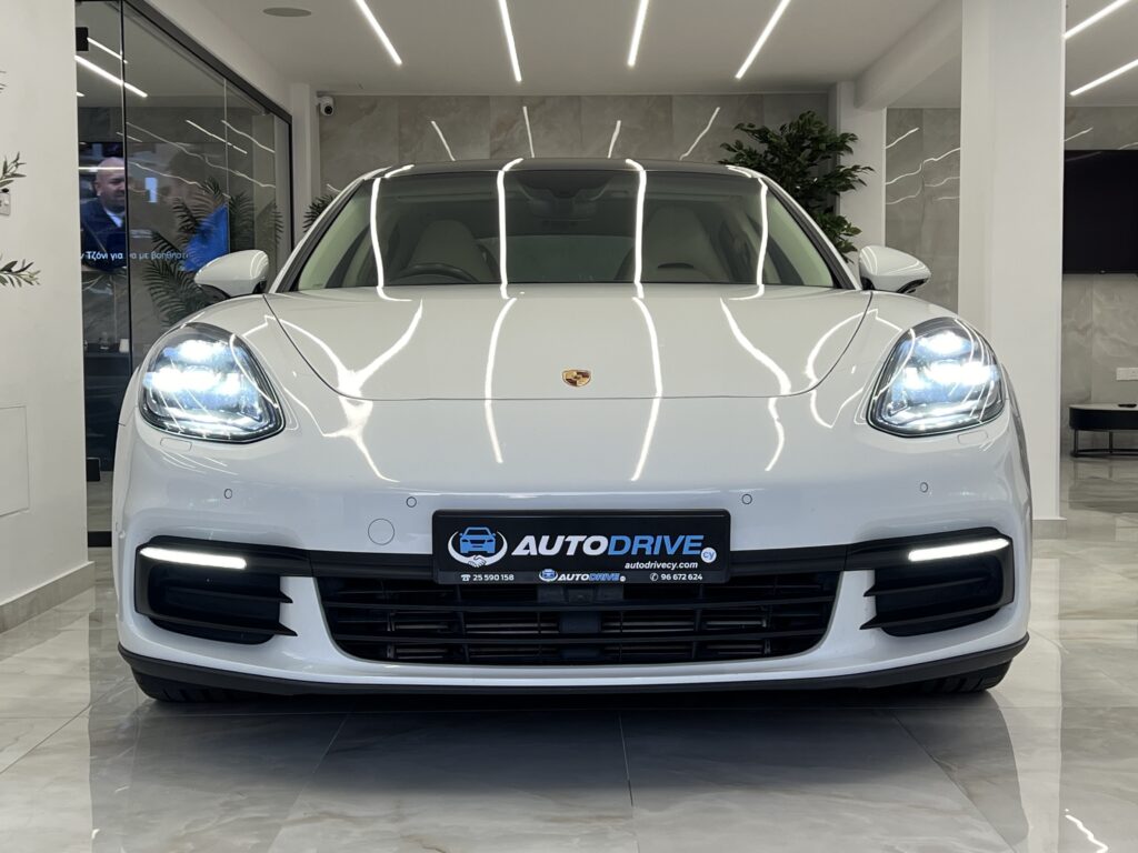 PORSCHE PANAMERA 4
