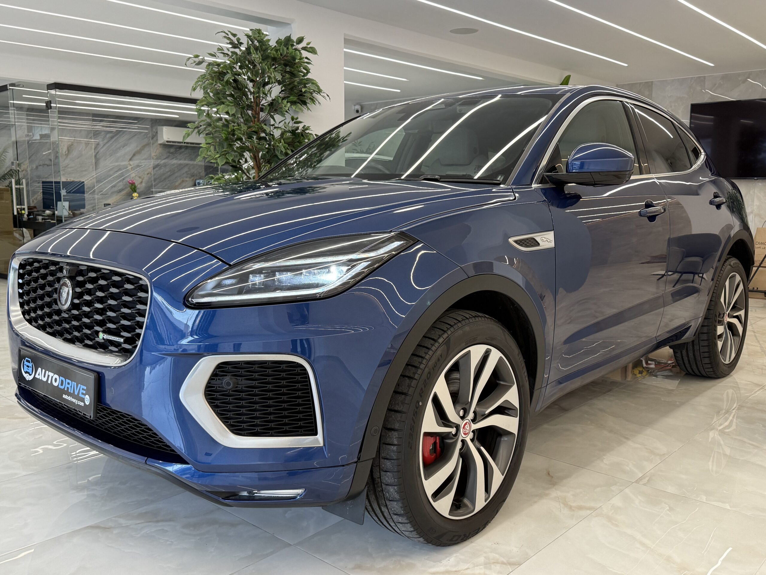 JAQUAR E-PACE photo 3