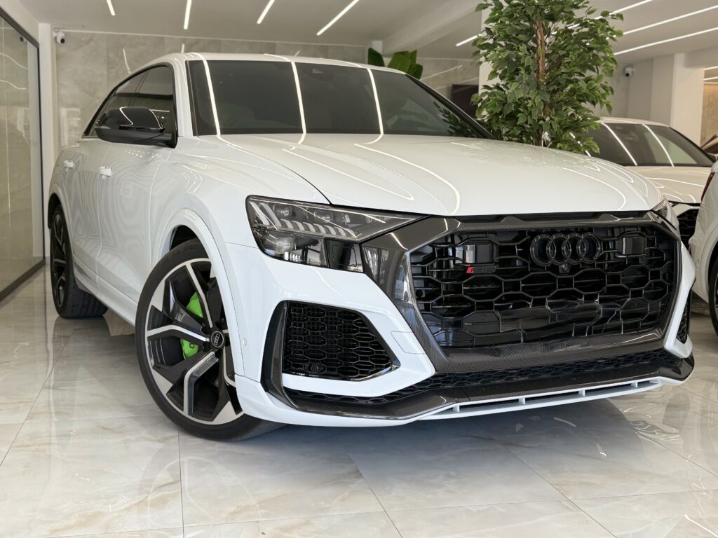AUDI RSQ8