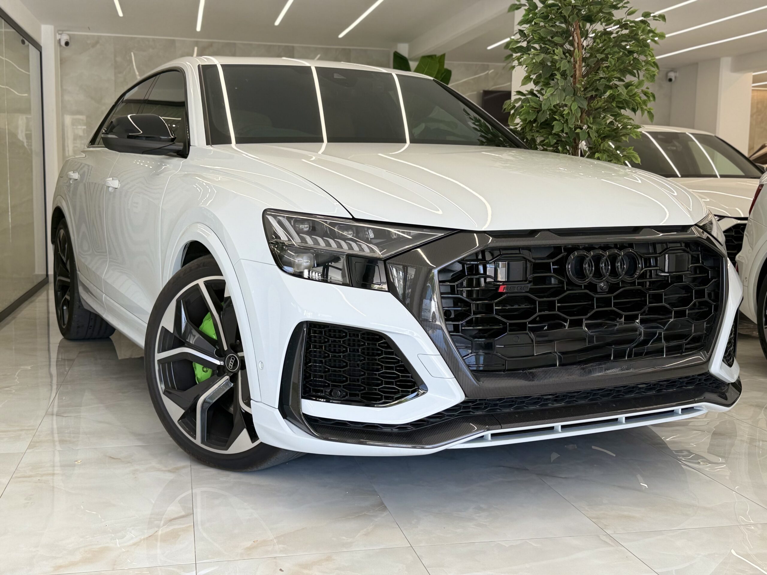 AUDI RSQ8