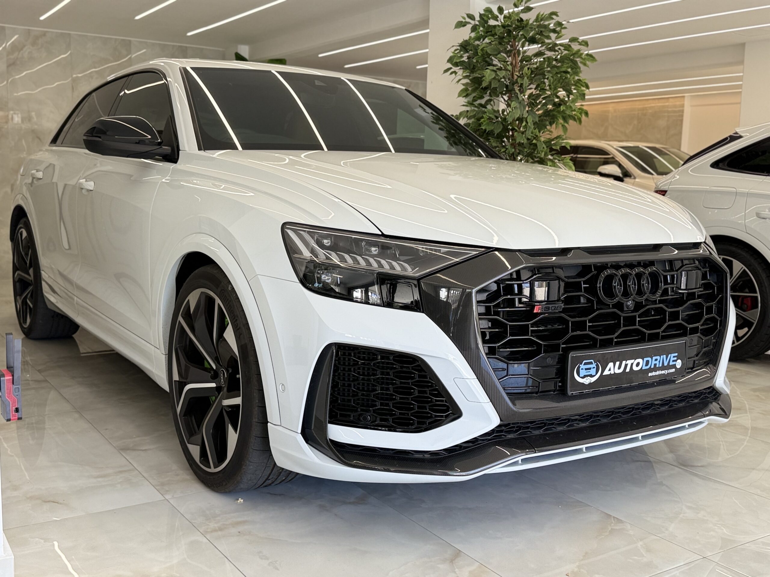 AUDI RSQ8 photo 2