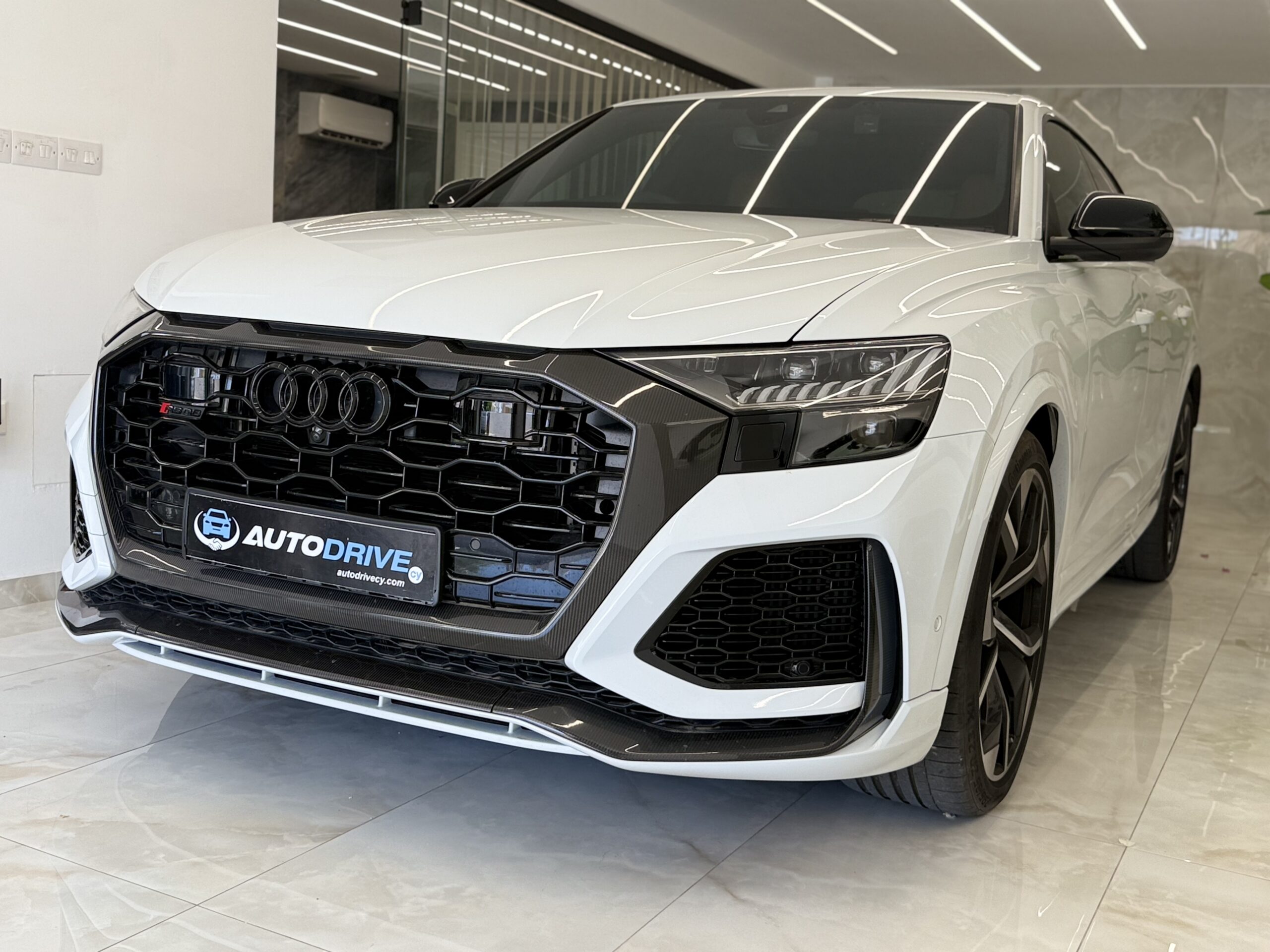 AUDI RSQ8 photo 3