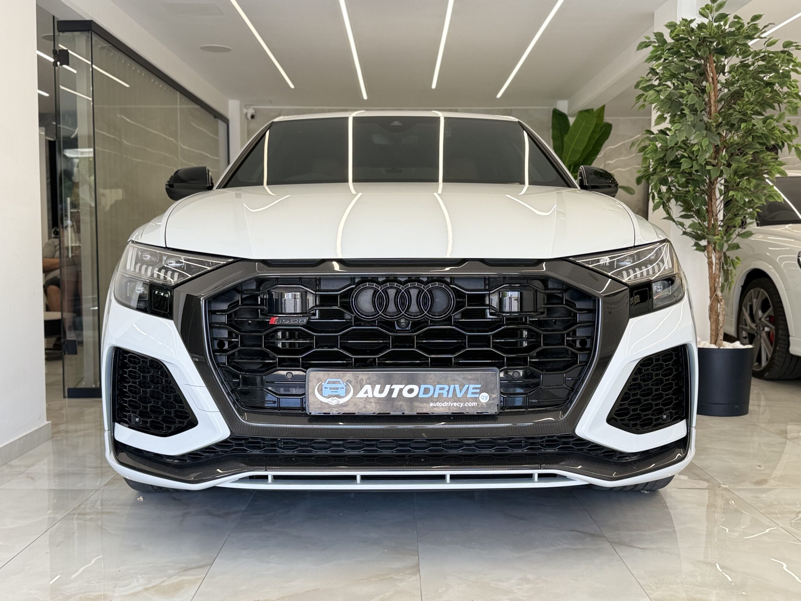 AUDI RSQ8 photo 4