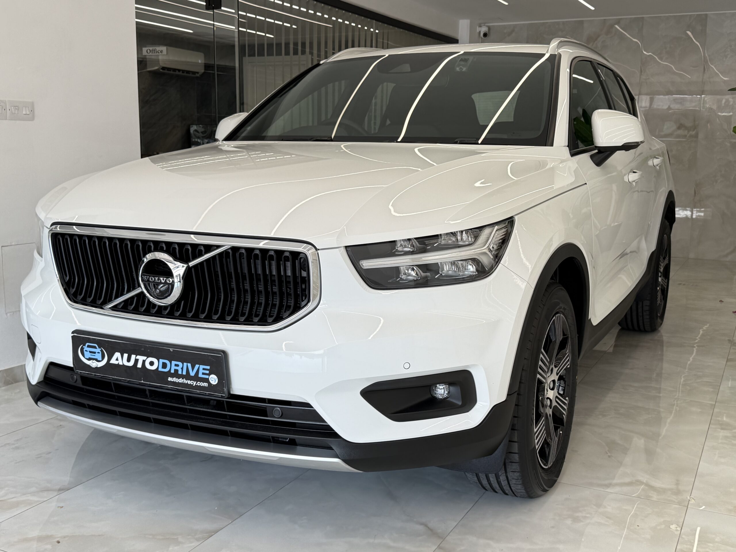 VOLVO XC40 photo 3
