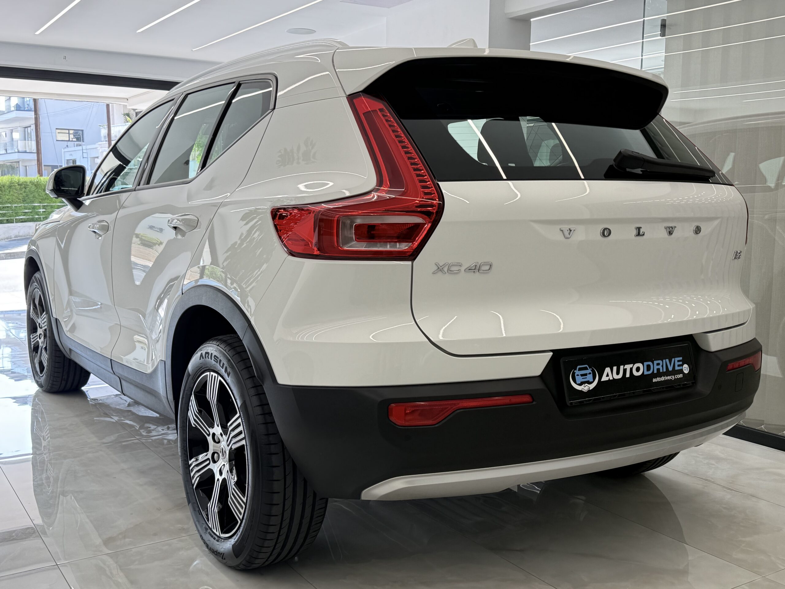 VOLVO XC40 photo 4