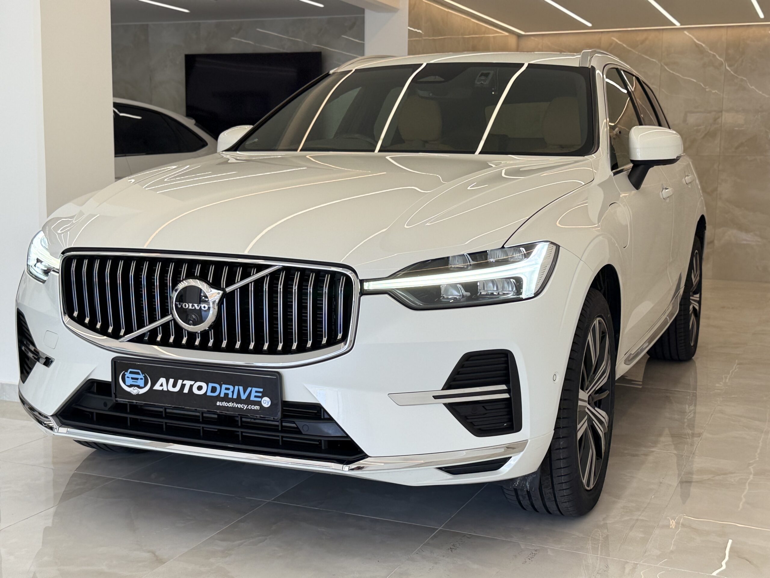 VOLVO XC60 T8 photo 2