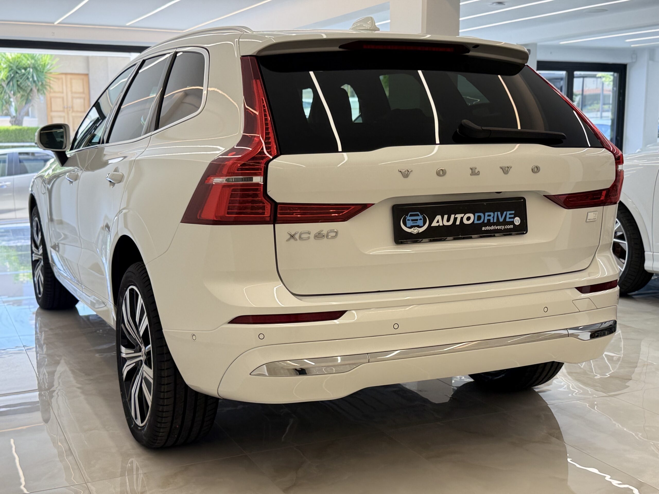VOLVO XC60 T8 photo 5